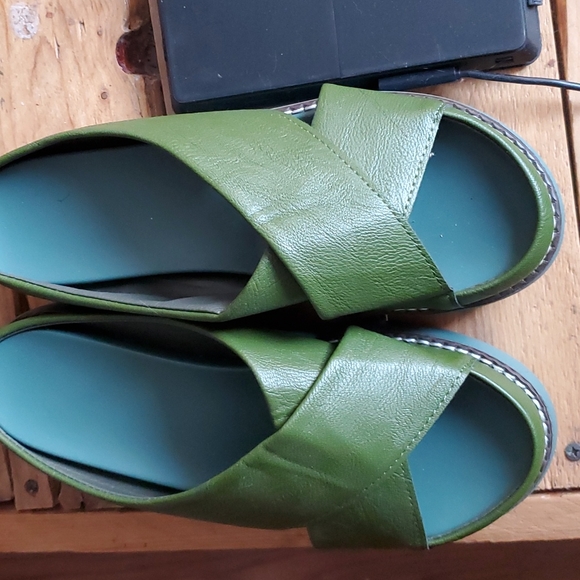 Sandals - Picture 2 of 3